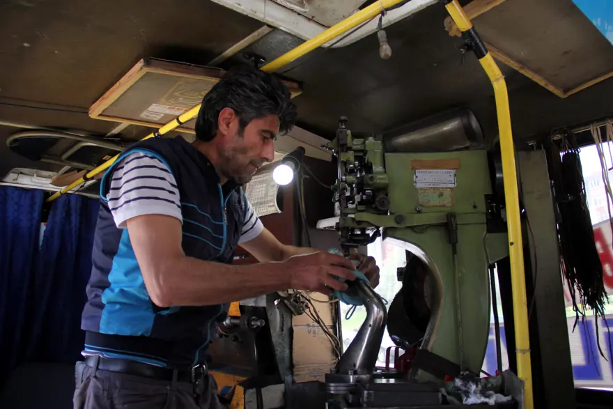 Kira fazla gelince minibüsünü "mobil dükkan"a çevirdi 5