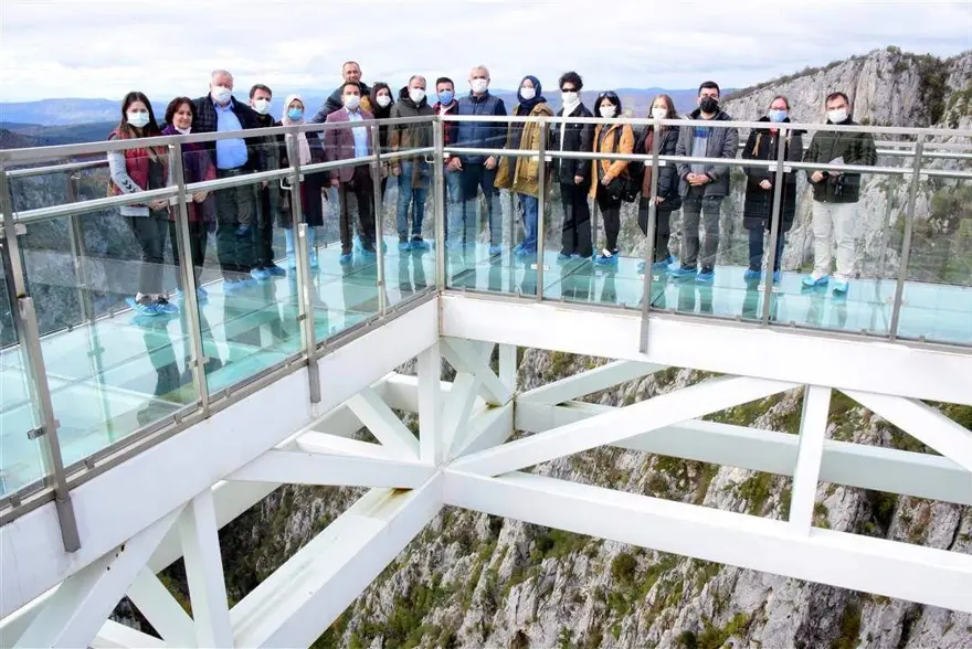 "CAM TERASI AYDA 100 BİN KİŞİ ZİYARET EDİYOR" 10 "CAM TERASI AYDA 100 BİN KİŞİ ZİYARET EDİYOR" 10