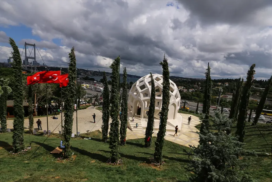 "Şehitler Makamı"na yoğun ilgi 8 "Şehitler Makamı"na yoğun ilgi 8