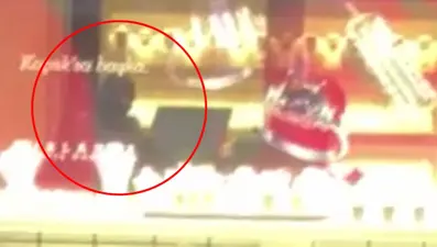 Maskeli 3 kişi silahlarıyla kuyumcuyu bastı: 20 kilo altınla kayıplara karıştılar