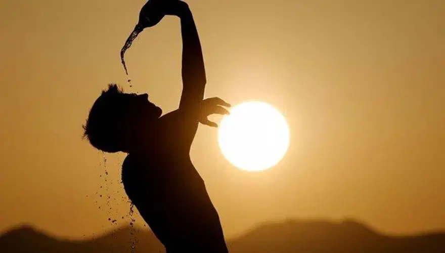 Sıcaklıklar 43 dereceye yükselecek! Meteoroloji güneş çarpmasına karşı uyardı Sıcaklıklar 43 dereceye yükselecek! Meteoroloji güneş çarpmasına karşı uyardı