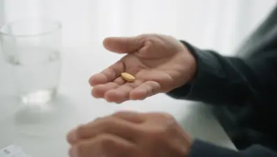 İlaçlı içeceği tespit eden dövme: Temas edince renk değiştiriyor