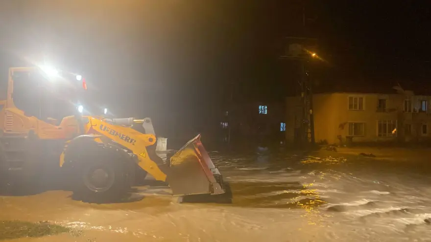 Edirne Uzunköprü'de dere taştı: Mahsur kalanlar kurtarıldı 1
