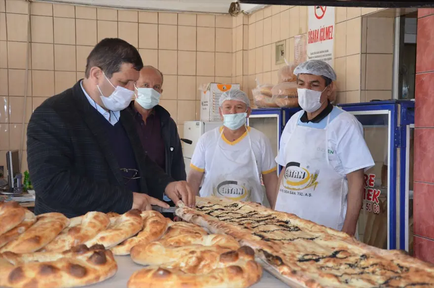 Manisa'da 4 metre uzunluğunda pide üretildi 3
