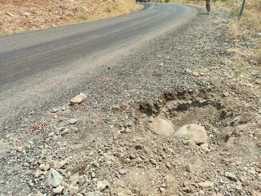 Yol kenarına tuzaklanmış: 80 kilo patlayıcı imha edildi 8