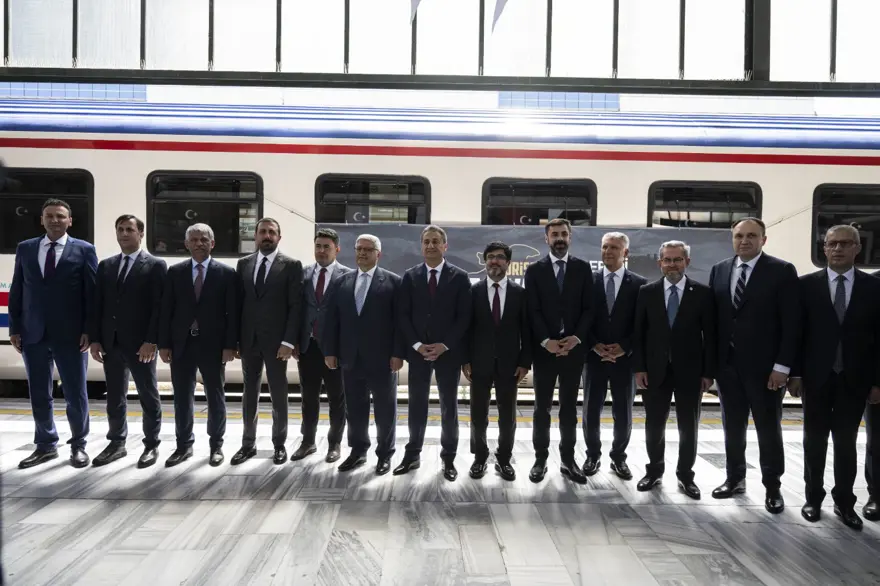 Turistik Tatvan Treni törenle ilk seferine başladı 8