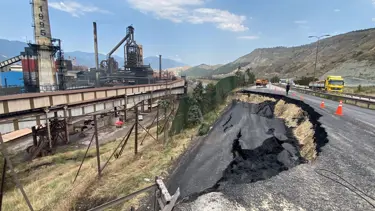 Karabük-Eskipazar karayolunda çökme: Demiryolu da ulaşıma kapandı