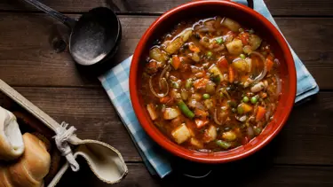 İtalyan mutfağından Minestrone çorbası tarifi (Minestrone çorbası nasıl yapılır?)
