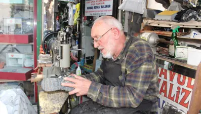 3 metrekarelik dükkana bir ömür sığdırdı: ''Benim gibi usta yok''