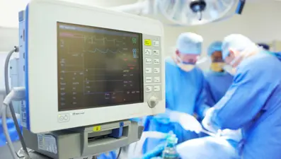 Türk doktorlardan minimal invaziv cerrahiyle kalp pili ameliyatı