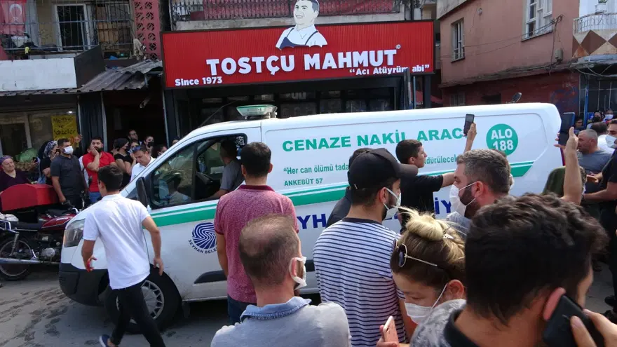 'Tostçu Mahmut' olarak bilinen Anıl Kurt'a gözyaşlarıyla veda 'Tostçu Mahmut' olarak bilinen Anıl Kurt'a gözyaşlarıyla veda