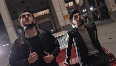 Alternatif Sesler: Dolu Kadehi Ters Tut