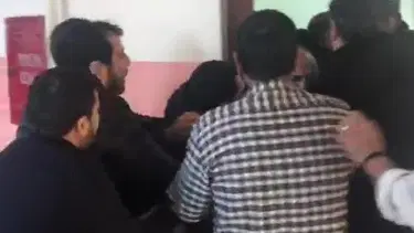 Kocaeli'de okulu basan veliler öğretmenleri darp etti