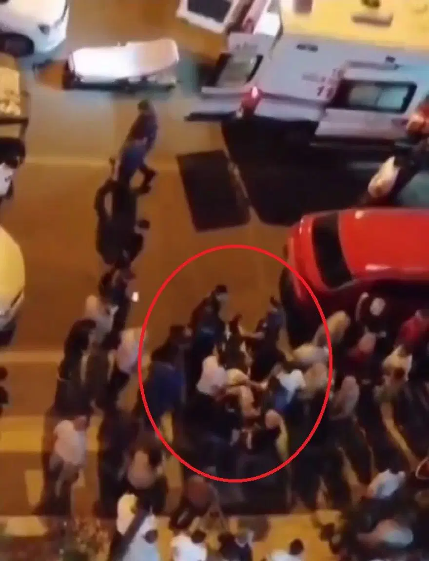 Yoldan geçerken silahlı çatışmanın ortasında kaldı, göğsündenvuruldu 4