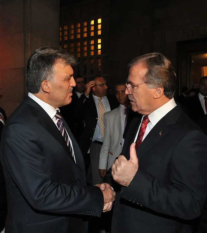 Siyasetçiler resepsiyonda buluştu 21