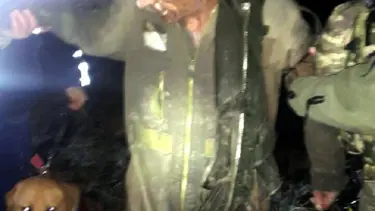 Düşen uçağın pilotu enkazdan 40 kilometre güneyde bitkin halde bulundu