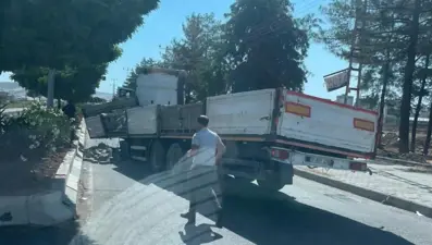 TIR dorsesi araçtan ayrıldı, facia kıl payı atlatıldı