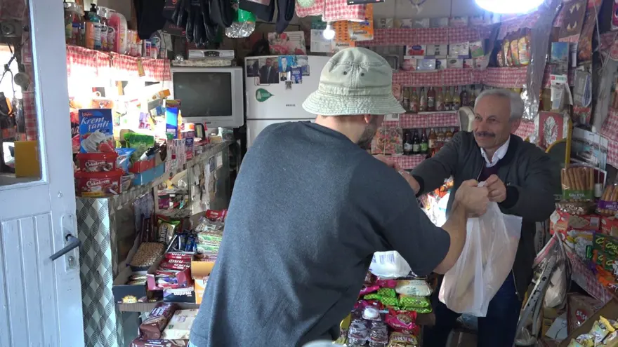 ''5 TANE BAKKAL VARDI, KALA KALA ONA KALDI'' 2