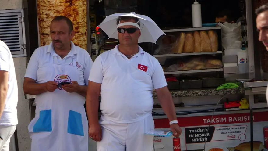 Taksim'de turistlerin sıcak havayla imtihanı 4