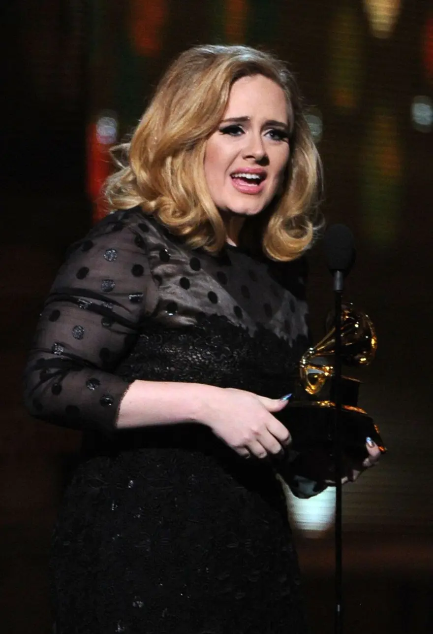 Adele'in babası komşusundan şikayetçi oldu: Kızımın şarkılarını söyleme! 6