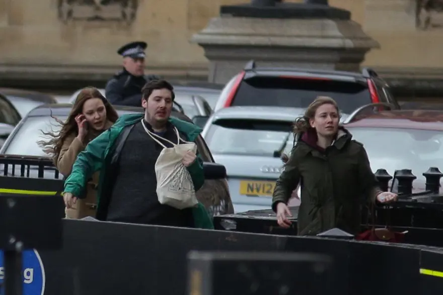 Londra'da silah sesleri (Olay yerinden ilk kareler) 6