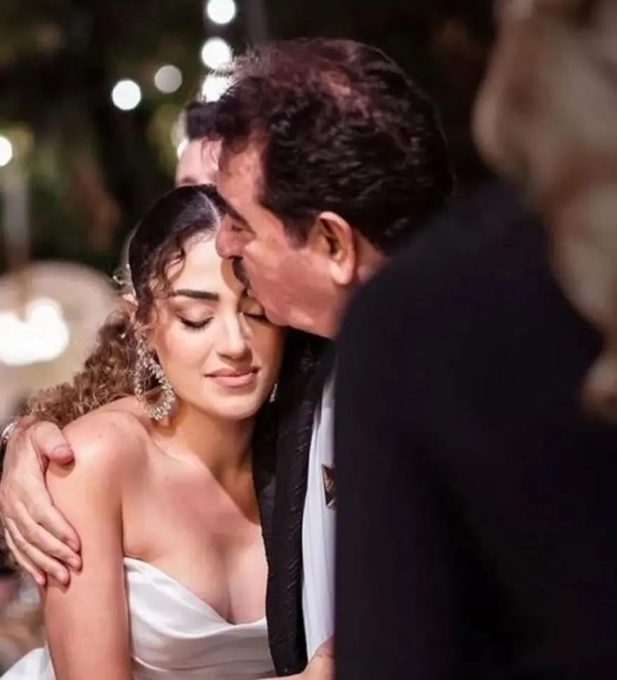 Dilan Çıtak'tan soyadı hamlesi: Tatlıses'i kaldırmak için harekete geçti Dilan Çıtak'tan soyadı hamlesi: Tatlıses'i kaldırmak için harekete geçti