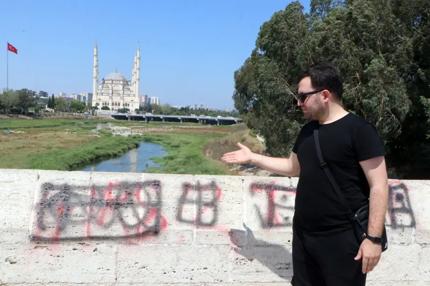 16 asırlık Taşköprü'nün sprey boya çilesi bitmiyor 9