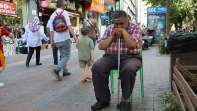 36 yıldır ayakta uyuyor! "Herkes yattıktan sonra çocuk gibi ağlıyorum"