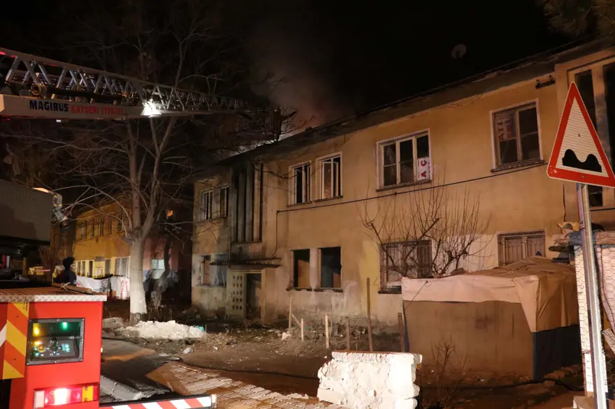 Kayseri'de metruk bir ev aynı gece iki kez yakıldı 3
