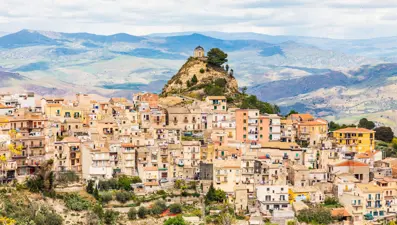 İtalya'nın 1 euroluk evlerinde hayat: Yaşayanlar değişimi anlattı