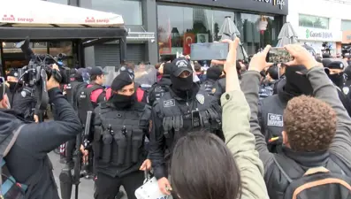 Mecidiyeköy'de gerginlik: Taksim'e yürümek isteyen grup engellendi