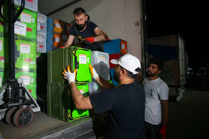 KAREKODLU KUTULARDAN SIRALARA SORU KİTAÇIKLARI ÖZENLE KORUNDU 20