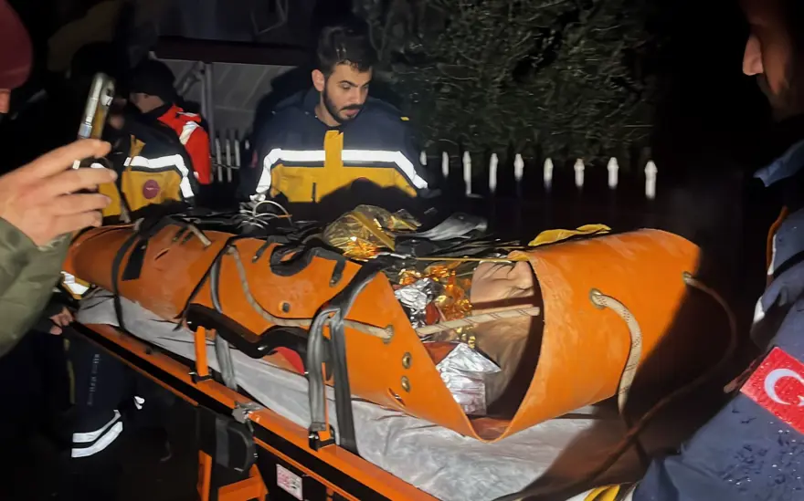 HATAY'DA ENKAZDAN 1'İ ÇOCUK 4 KİŞİ KURTARILDI 80