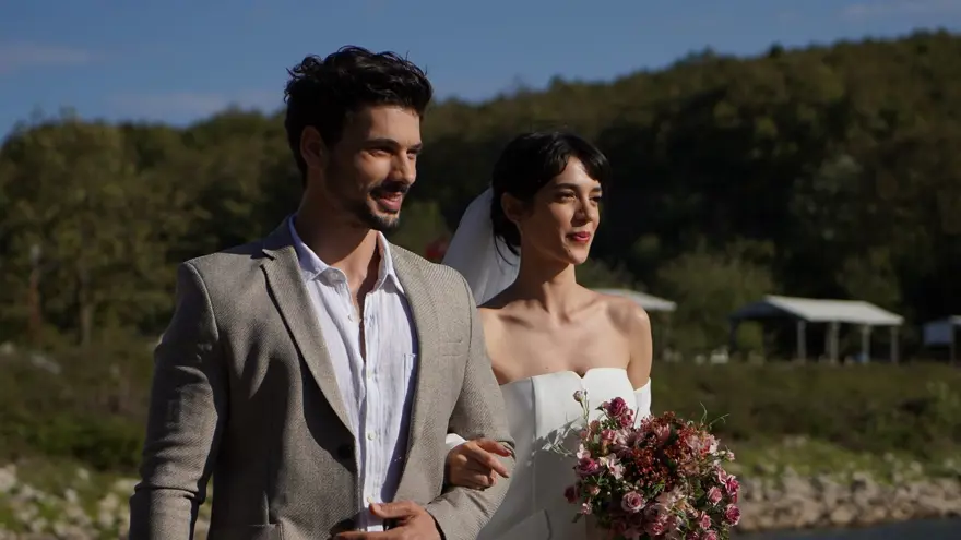 Menajerimi Ara'nın 9. bölümüne Dicle'nin (Ahsen Eroğlu) yeni imajı damga vuracak 4