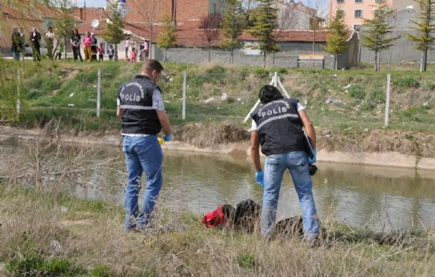 İki kız öğrenci kanala atladı, biri öldü 1