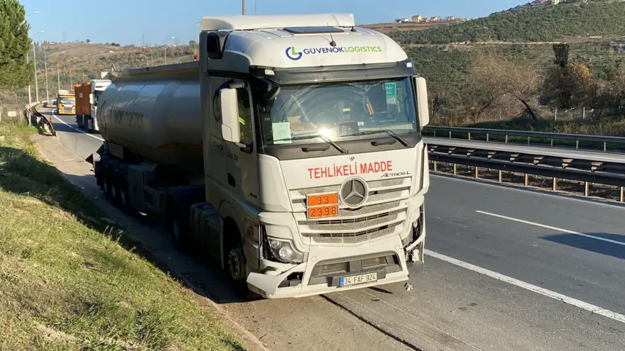 Kimyasal madde yüklü tanker kaza yaptı 1 Kimyasal madde yüklü tanker kaza yaptı 1
