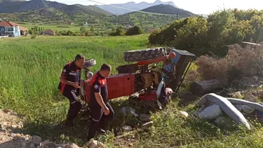 Burdur'da devrilen traktörün altında kalan çocuk öldü, 4 kişi yaralandı