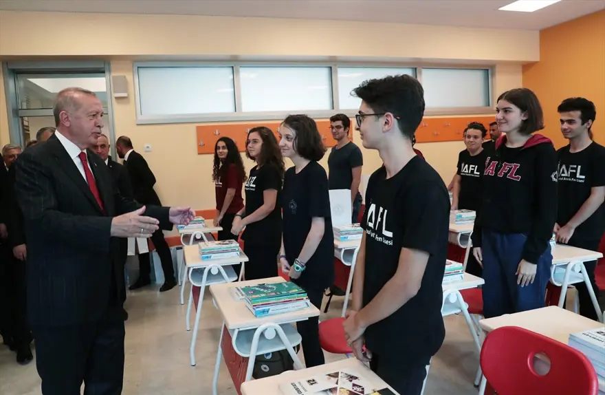 Cumhurbaşkanı Erdoğan: Ders müfredatlarını objektif bir anlayışla yeni baştan hazırladık 12 Cumhurbaşkanı Erdoğan: Ders müfredatlarını objektif bir anlayışla yeni baştan hazırladık 12