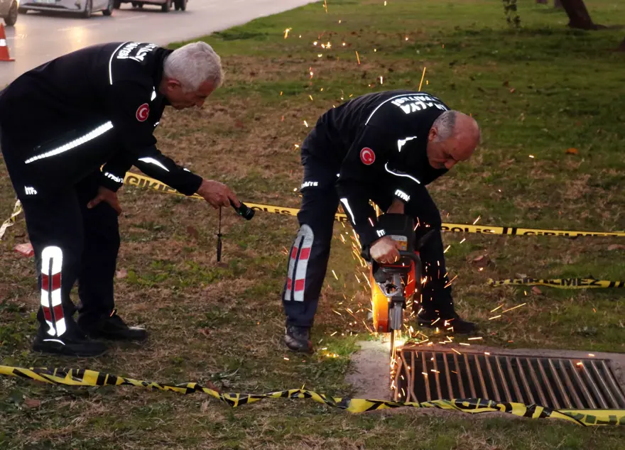 Kanalizasyondangelen gizemli ses! Antalya’da ekipler alarma geçti: Kim var orada? 2