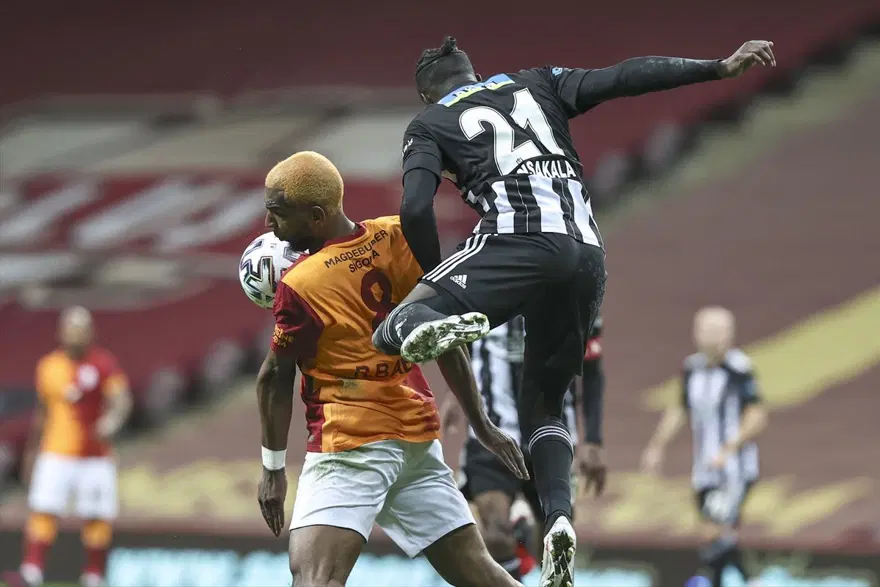 Galatasaray ve Fenerbahçe kazandı, zirve yarışı kızıştı 18