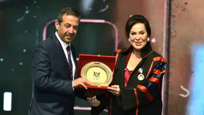 Türkan Şoray'a fahri doktora ünvanı verildi