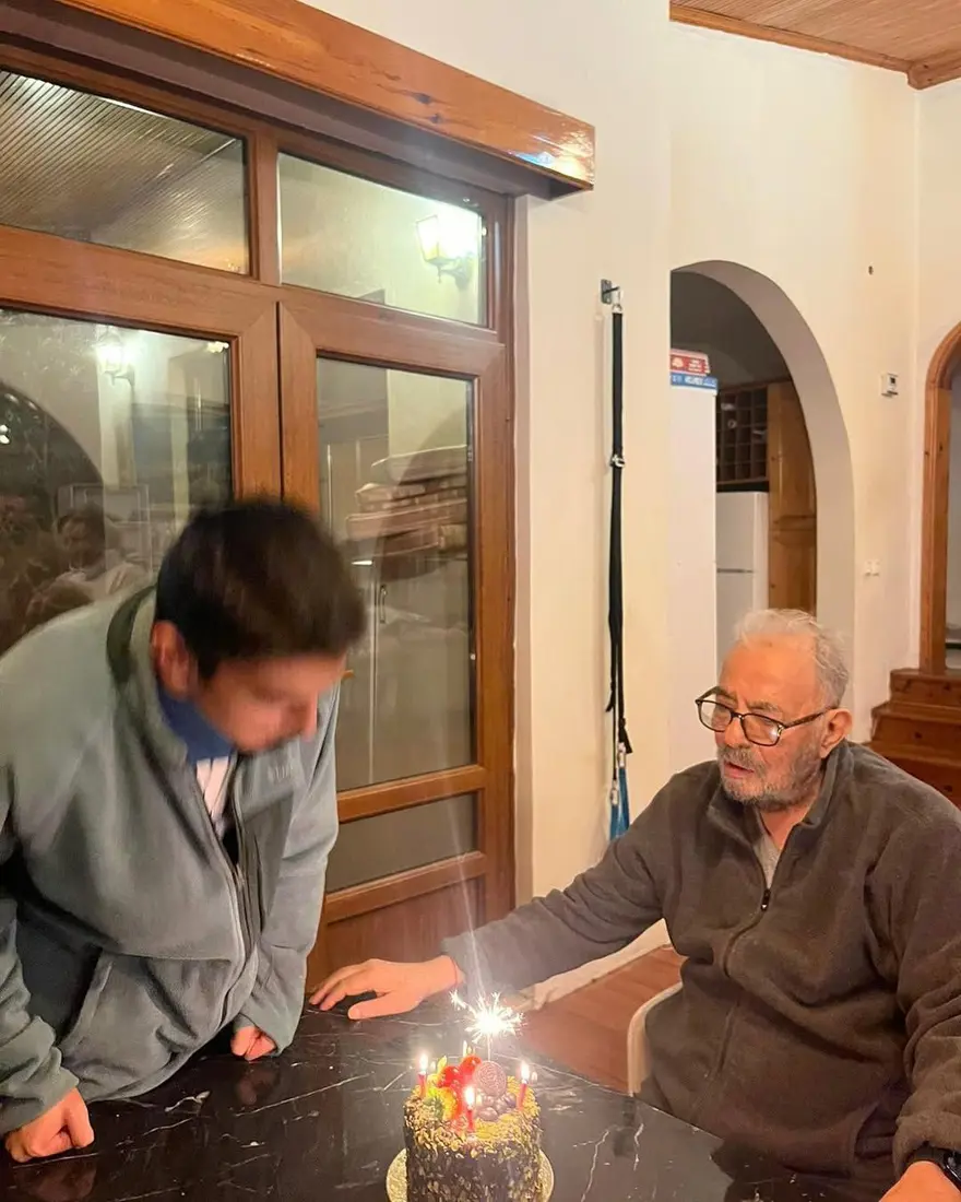 Ferdi Tayfur'un oğlu Taha günler sonra paylaştı: Sensiz ilk doğum günüm 3 Ferdi Tayfur'un oğlu Taha günler sonra paylaştı: Sensiz ilk doğum günüm 3