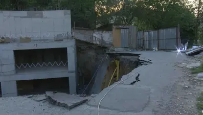 Gaziosmanpaşa'da inşaat çalışması sırasında yol çöktü