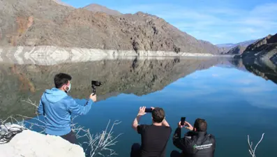 Erzurum'da Ayvalı Barajı'nın suları çekildi, kayalıklarda ilginç görüntüler oluştu