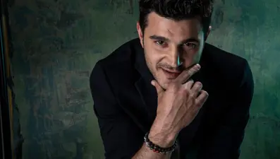 Sert rollerin adamı romantik komedide (Nasipse Olur)