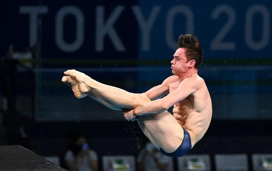 Olimpiyat şampiyonu sporcu Tom Daley'in örgü örme hobisi 1