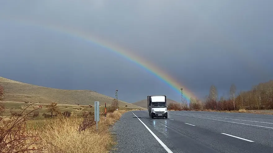 Tatvan'da gökkuşağı güzelliği! Bir gören dönüp bir daha baktı 3 Tatvan'da gökkuşağı güzelliği! Bir gören dönüp bir daha baktı 3