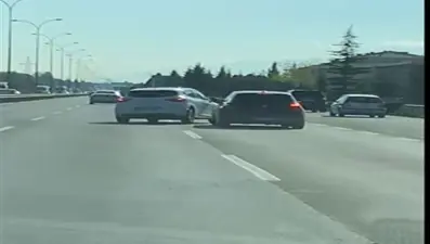 TEM’de sıkıştırdığı otomobilin kaza yapmasına neden oldu