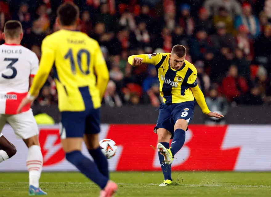 "FENERBAHÇE İÇİN ÖNEMLİ GALİBİYET" 3