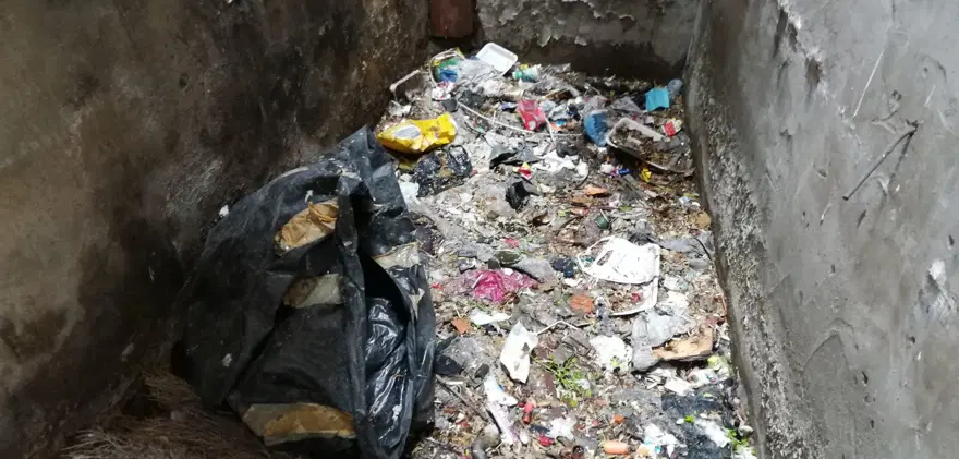Tarihi su terazisinin binaların arasında kalmasına tarihçiler tepki gösterdi 8 Tarihi su terazisinin binaların arasında kalmasına tarihçiler tepki gösterdi 8